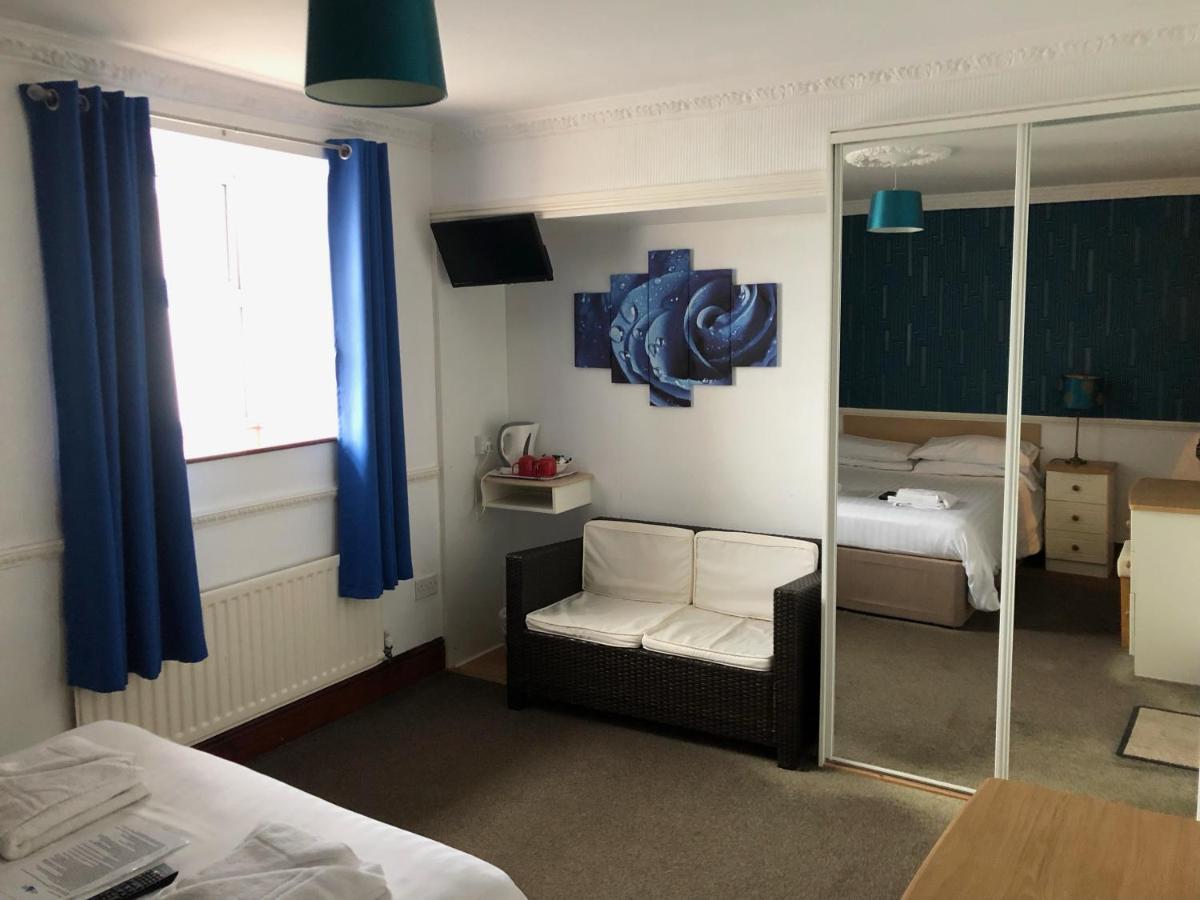 Boathouse Hotel Холихед Экстерьер фото