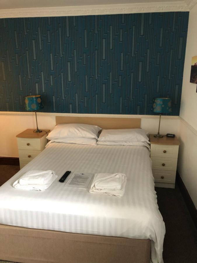 Boathouse Hotel Холихед Экстерьер фото