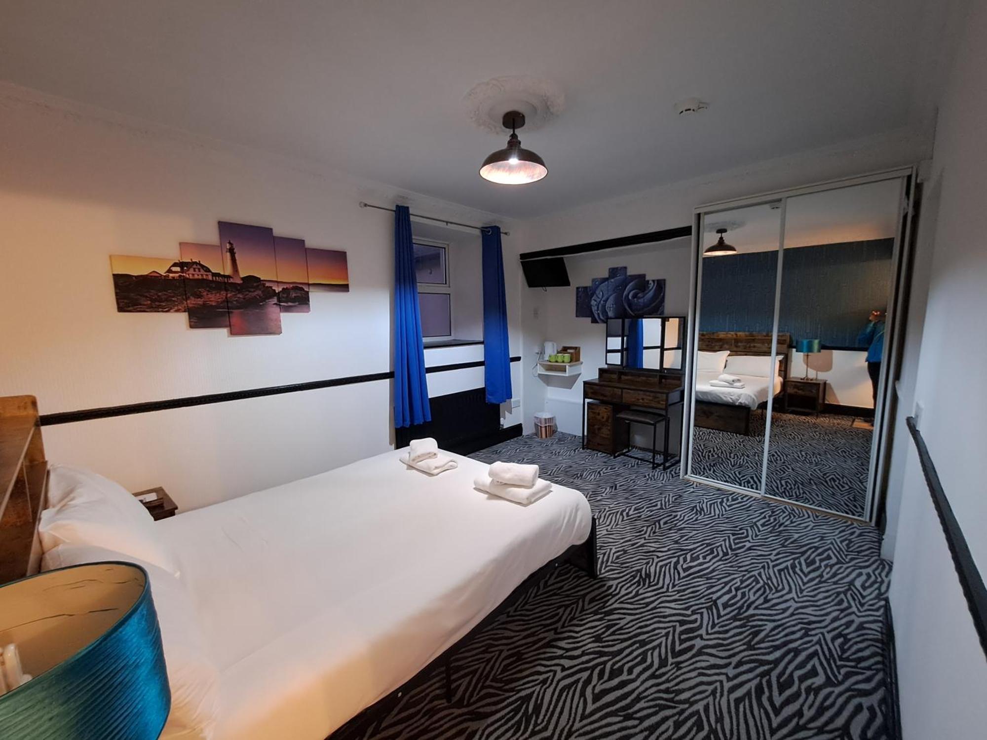Boathouse Hotel Холихед Экстерьер фото