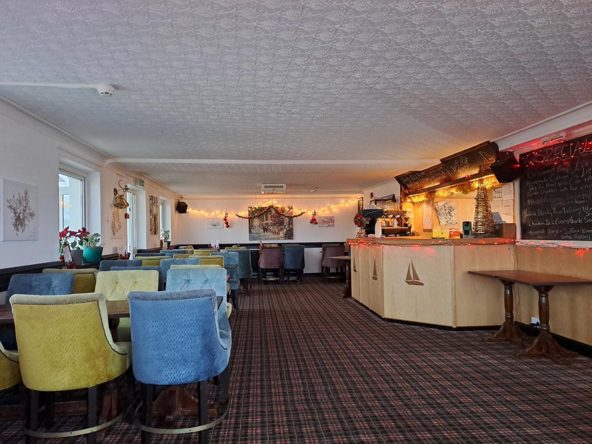 Boathouse Hotel Холихед Экстерьер фото