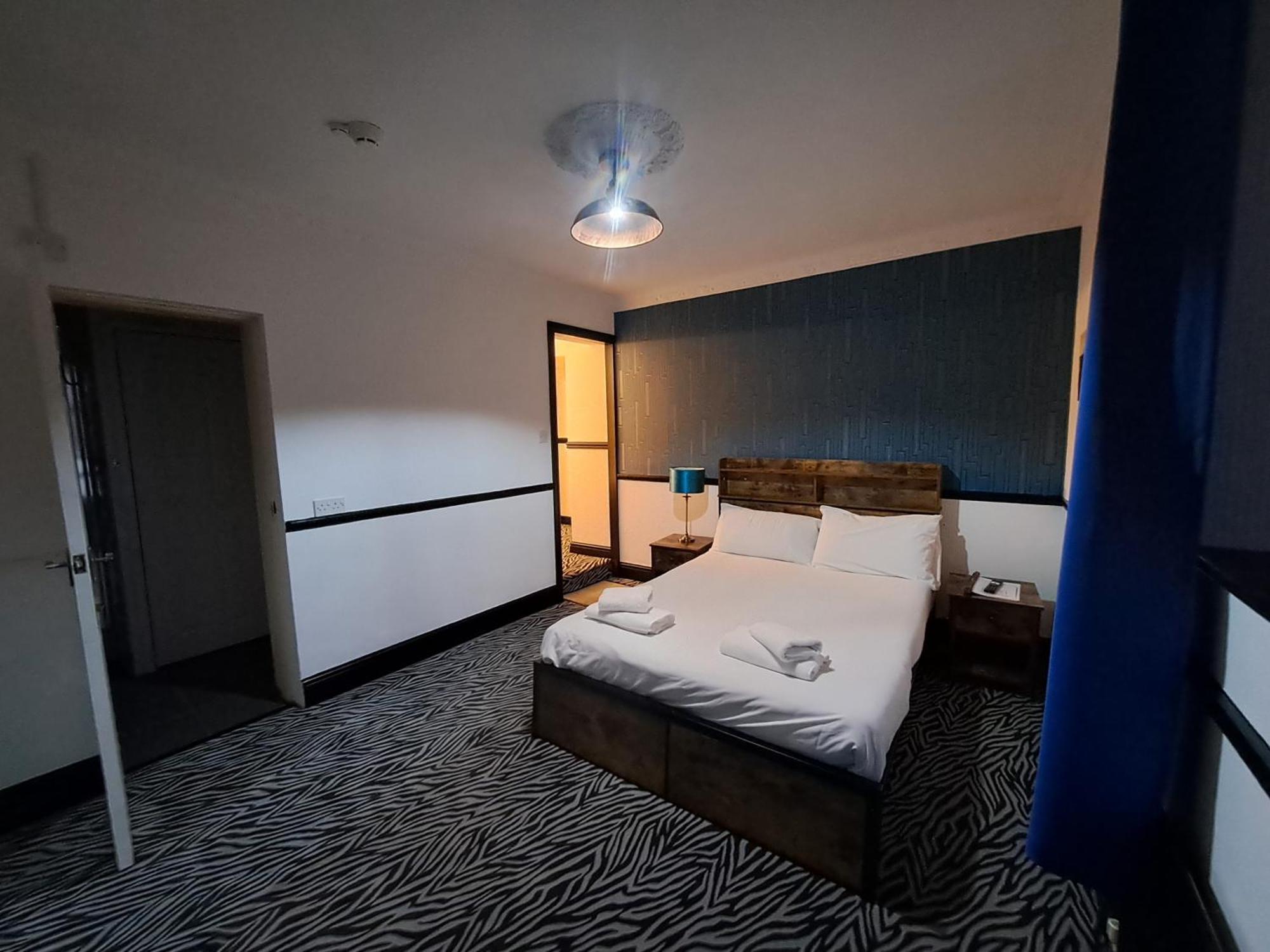 Boathouse Hotel Холихед Экстерьер фото