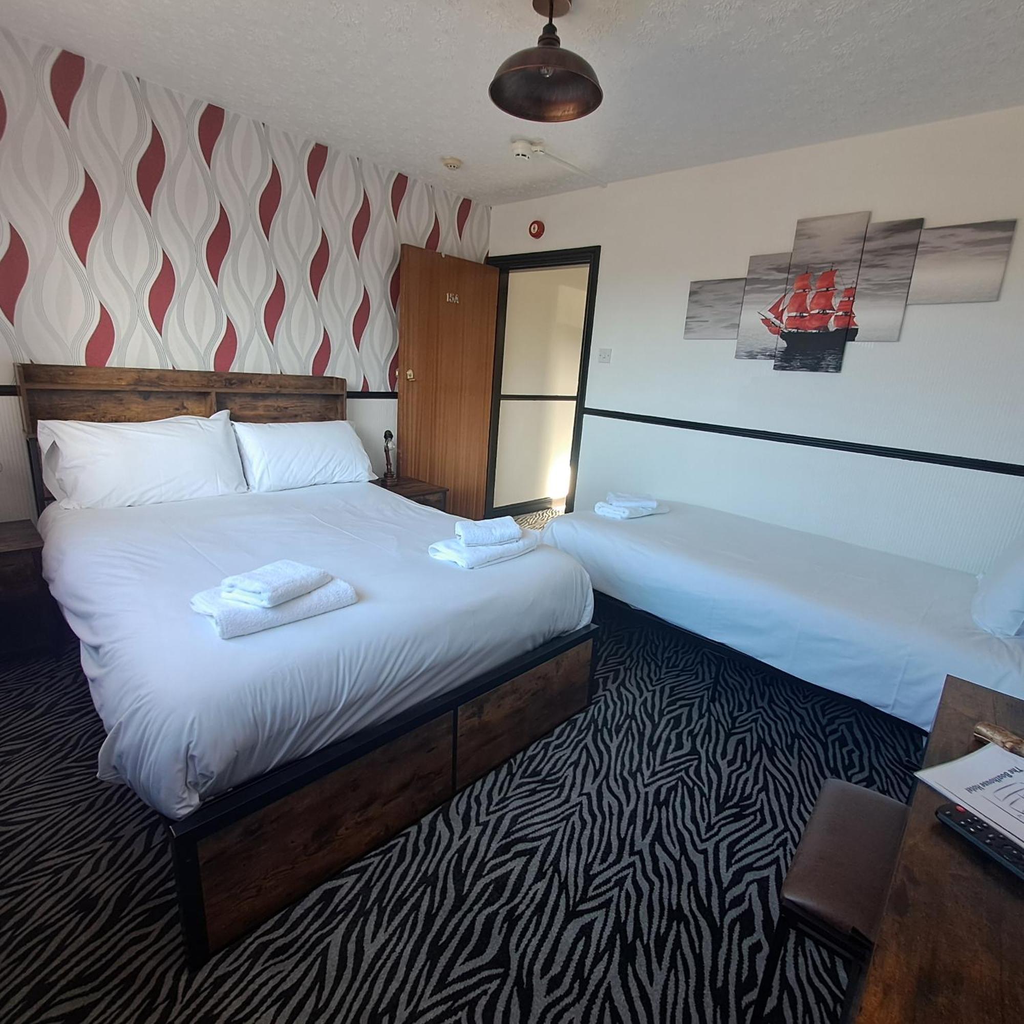 Boathouse Hotel Холихед Экстерьер фото