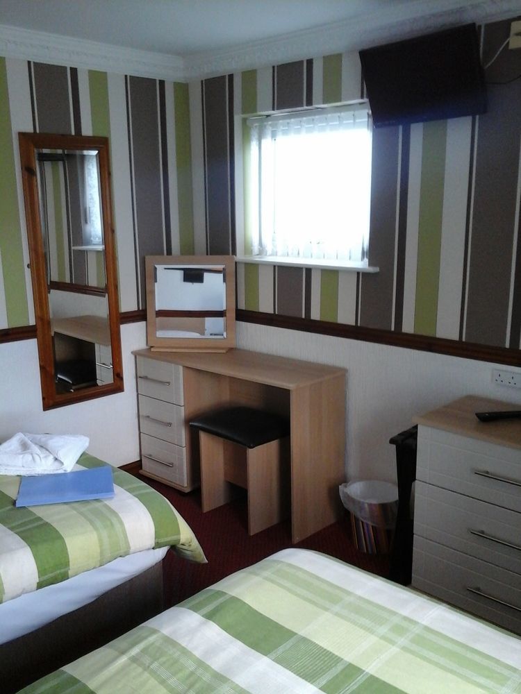 Boathouse Hotel Холихед Экстерьер фото